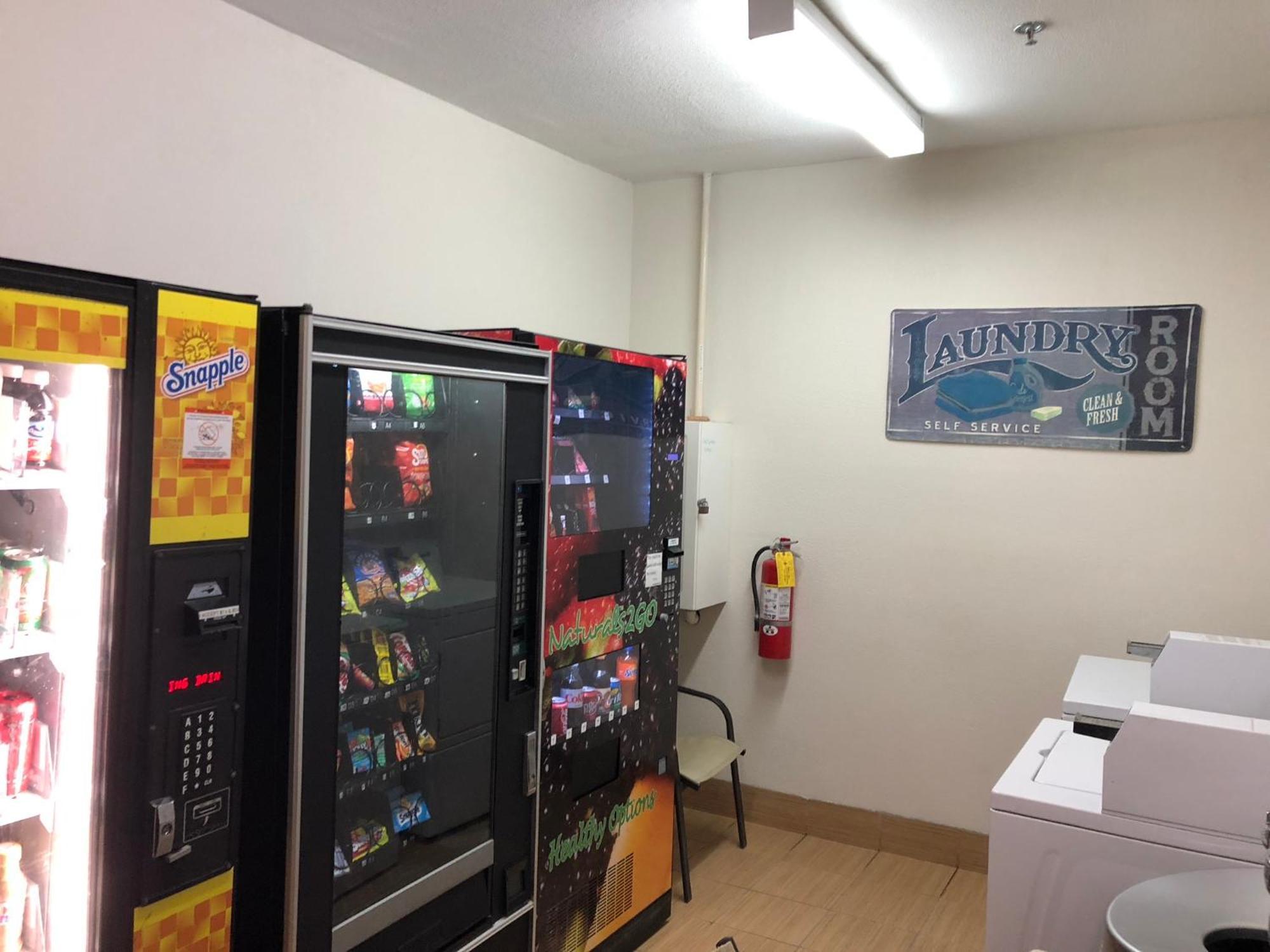Suburban Studios By Choice Hotels - Award Winning - New 2024 - Walk To Eateries & Grocery - Ultra Sparkling - Garden Rooms - Designer Lighting & Right Off I-95 - Proudly An All American Managed Property Brunswick Eksteriør bilde