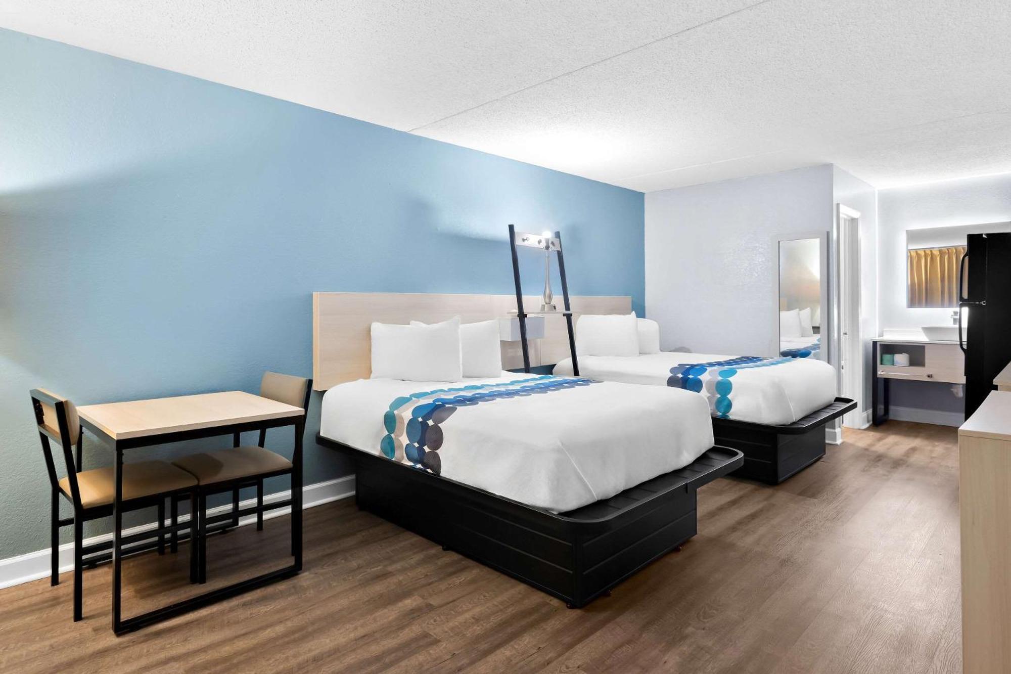 Suburban Studios By Choice Hotels - Award Winning - New 2024 - Walk To Eateries & Grocery - Ultra Sparkling - Garden Rooms - Designer Lighting & Right Off I-95 - Proudly An All American Managed Property Brunswick Eksteriør bilde