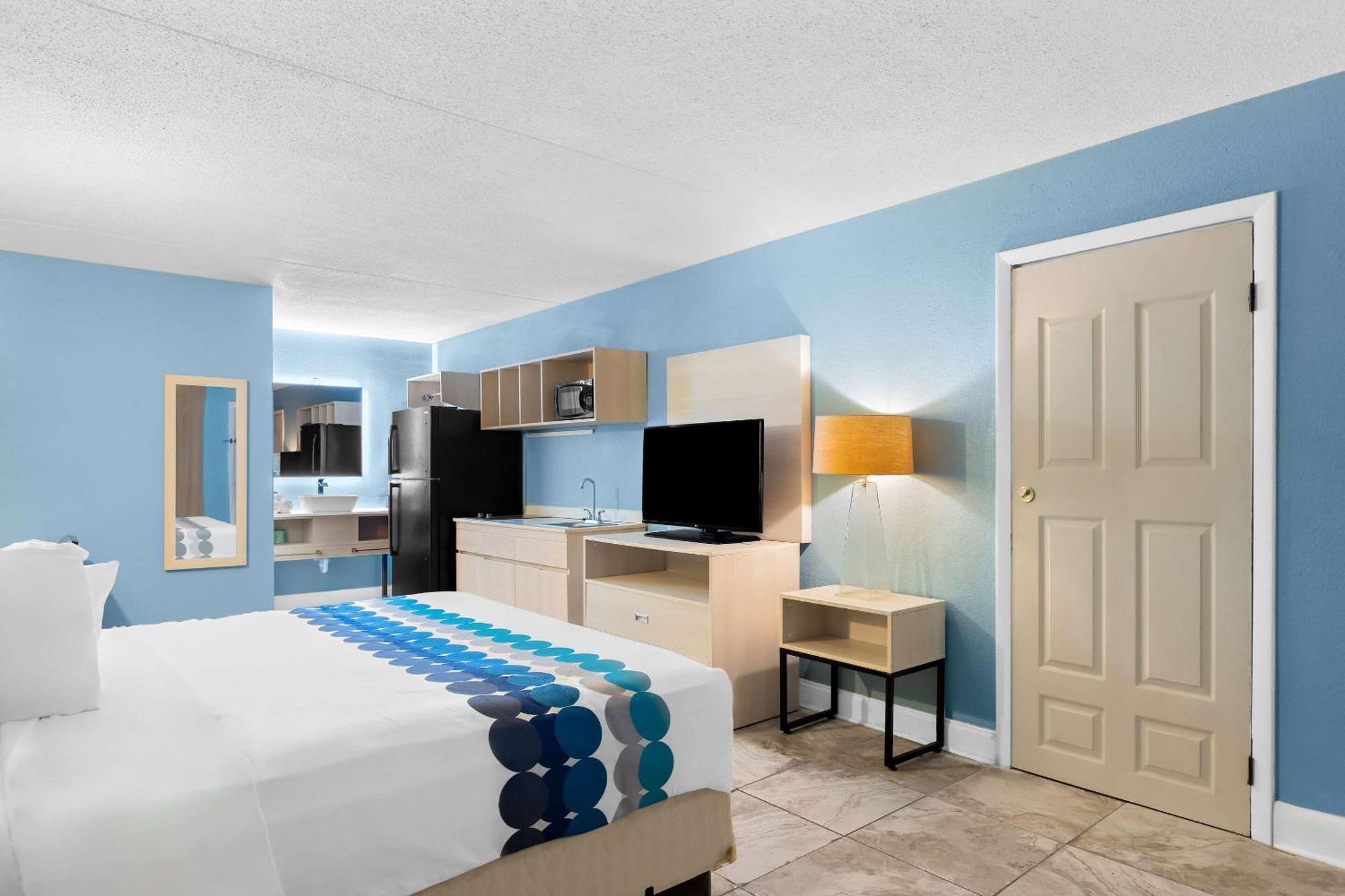 Suburban Studios By Choice Hotels - Award Winning - New 2024 - Walk To Eateries & Grocery - Ultra Sparkling - Garden Rooms - Designer Lighting & Right Off I-95 - Proudly An All American Managed Property Brunswick Eksteriør bilde