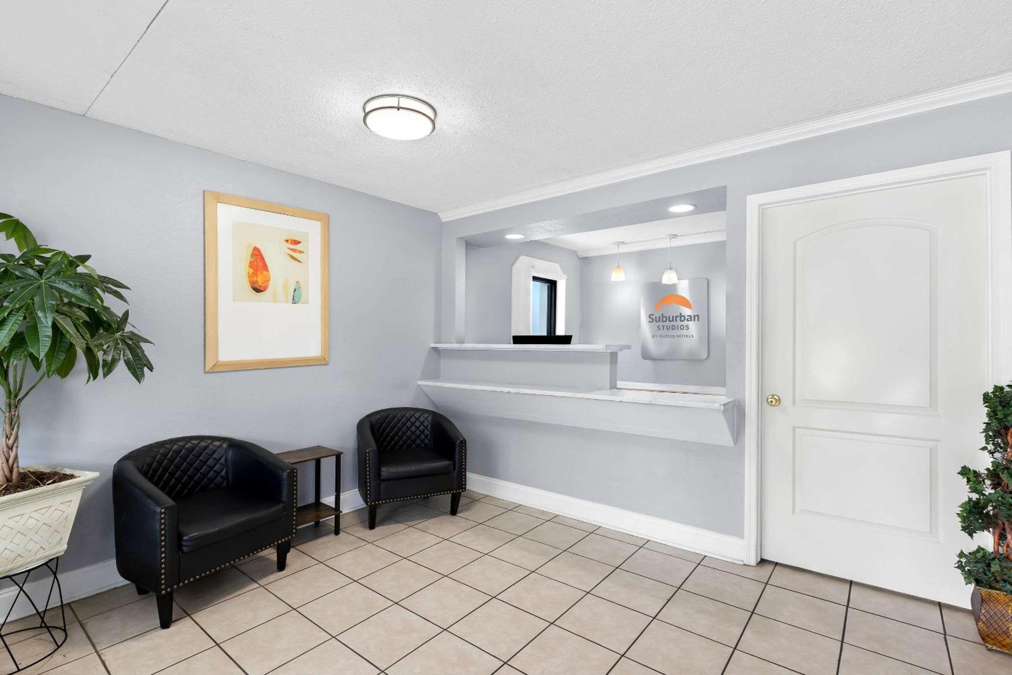 Suburban Studios By Choice Hotels - Award Winning - New 2024 - Walk To Eateries & Grocery - Ultra Sparkling - Garden Rooms - Designer Lighting & Right Off I-95 - Proudly An All American Managed Property Brunswick Eksteriør bilde