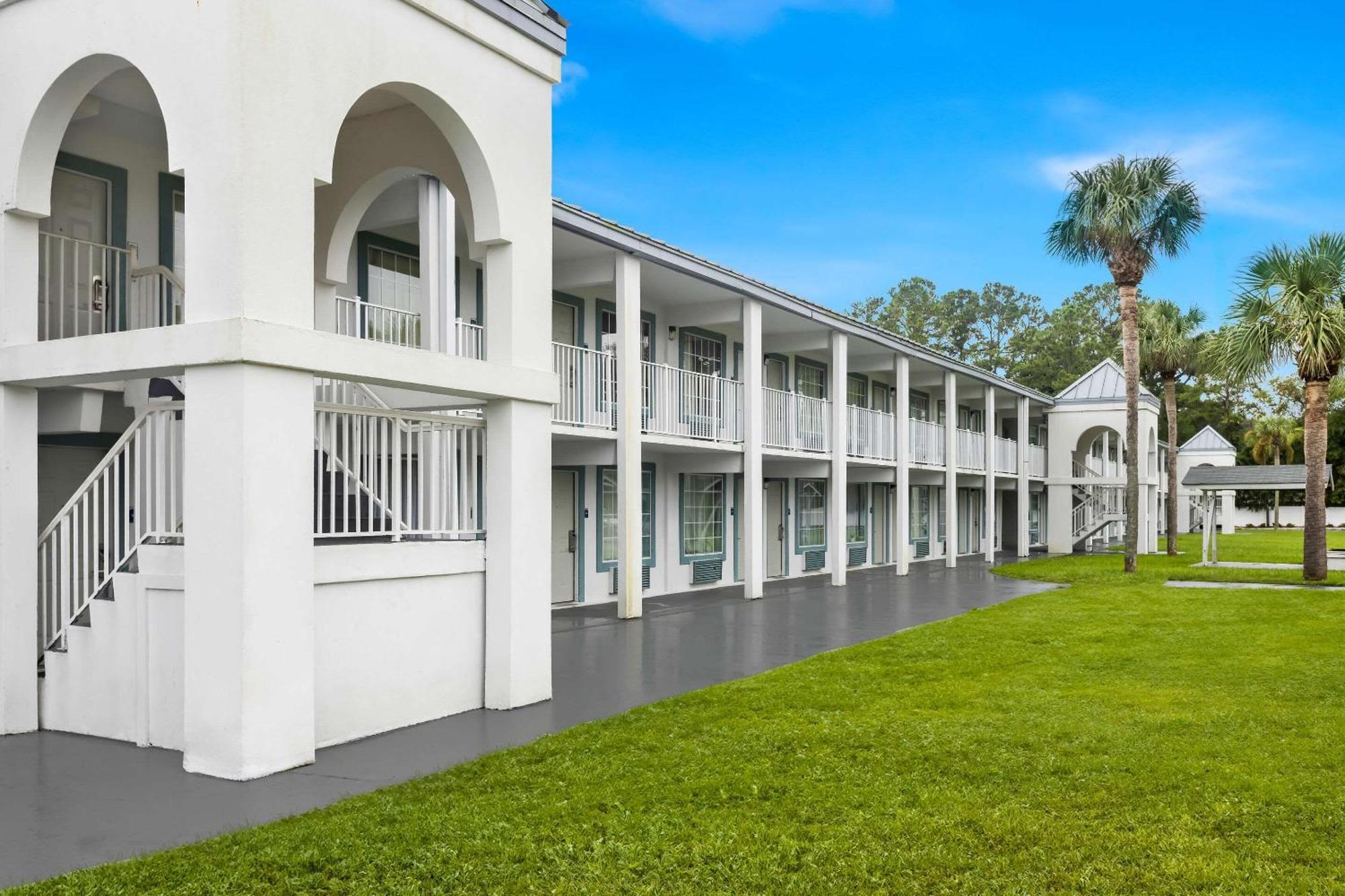 Suburban Studios By Choice Hotels - Award Winning - New 2024 - Walk To Eateries & Grocery - Ultra Sparkling - Garden Rooms - Designer Lighting & Right Off I-95 - Proudly An All American Managed Property Brunswick Eksteriør bilde